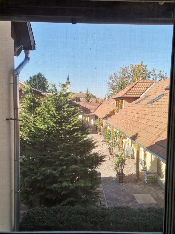 Lika Panzio Gyula Hotel Luaran gambar