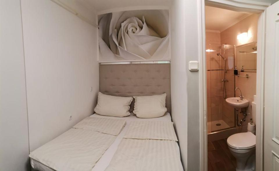 Lika Panzio Gyula Hotel Luaran gambar