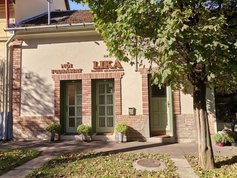 Lika Panzio Gyula Hotel Luaran gambar
